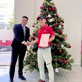 BÀN GIAO SỔ CHO A MẪN